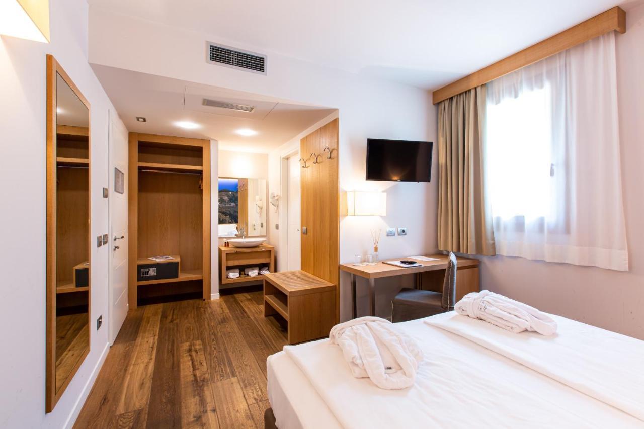 Wine Hotel Retici Balzi Poggiridenti エクステリア 写真