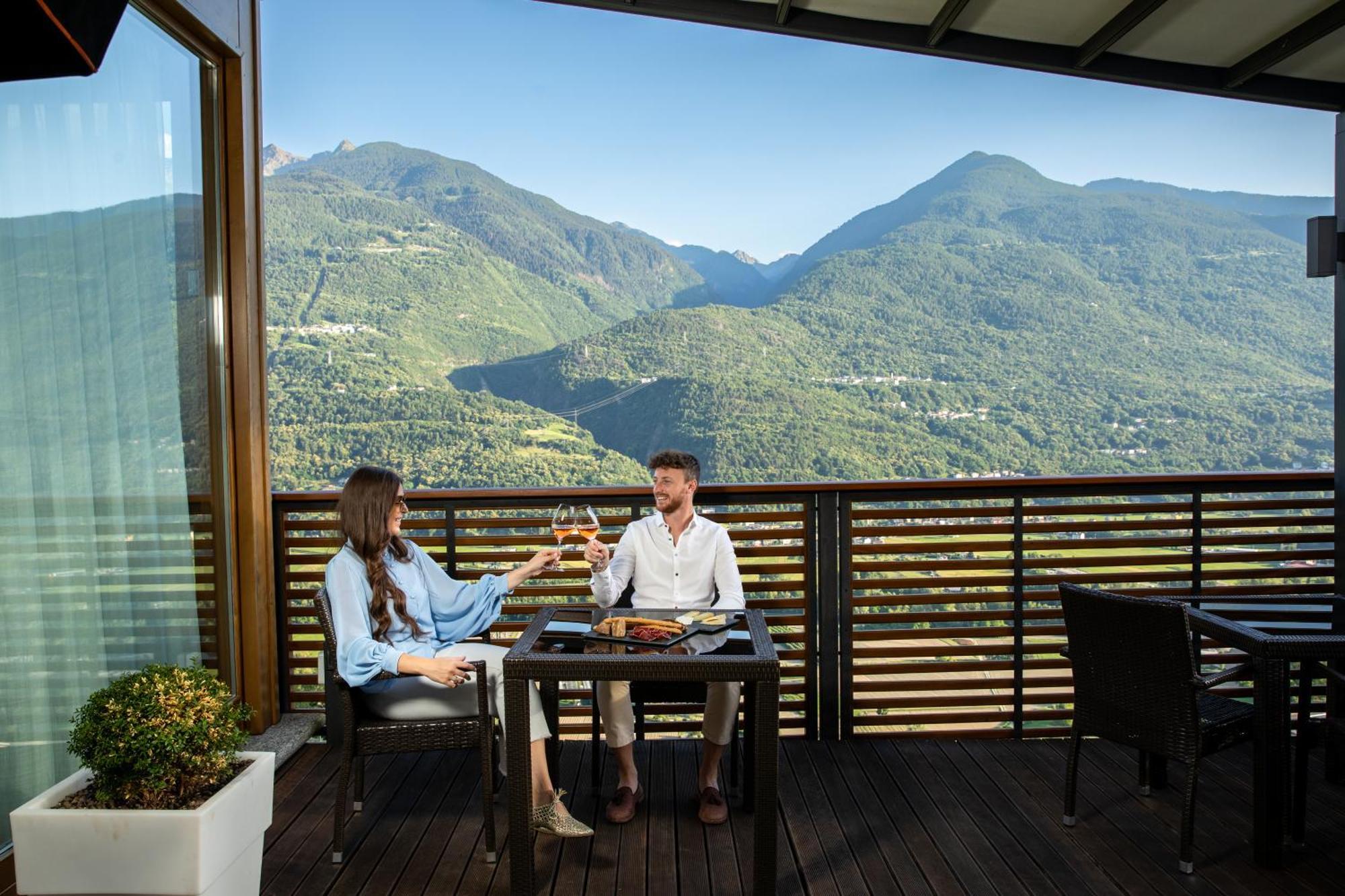 Wine Hotel Retici Balzi Poggiridenti エクステリア 写真