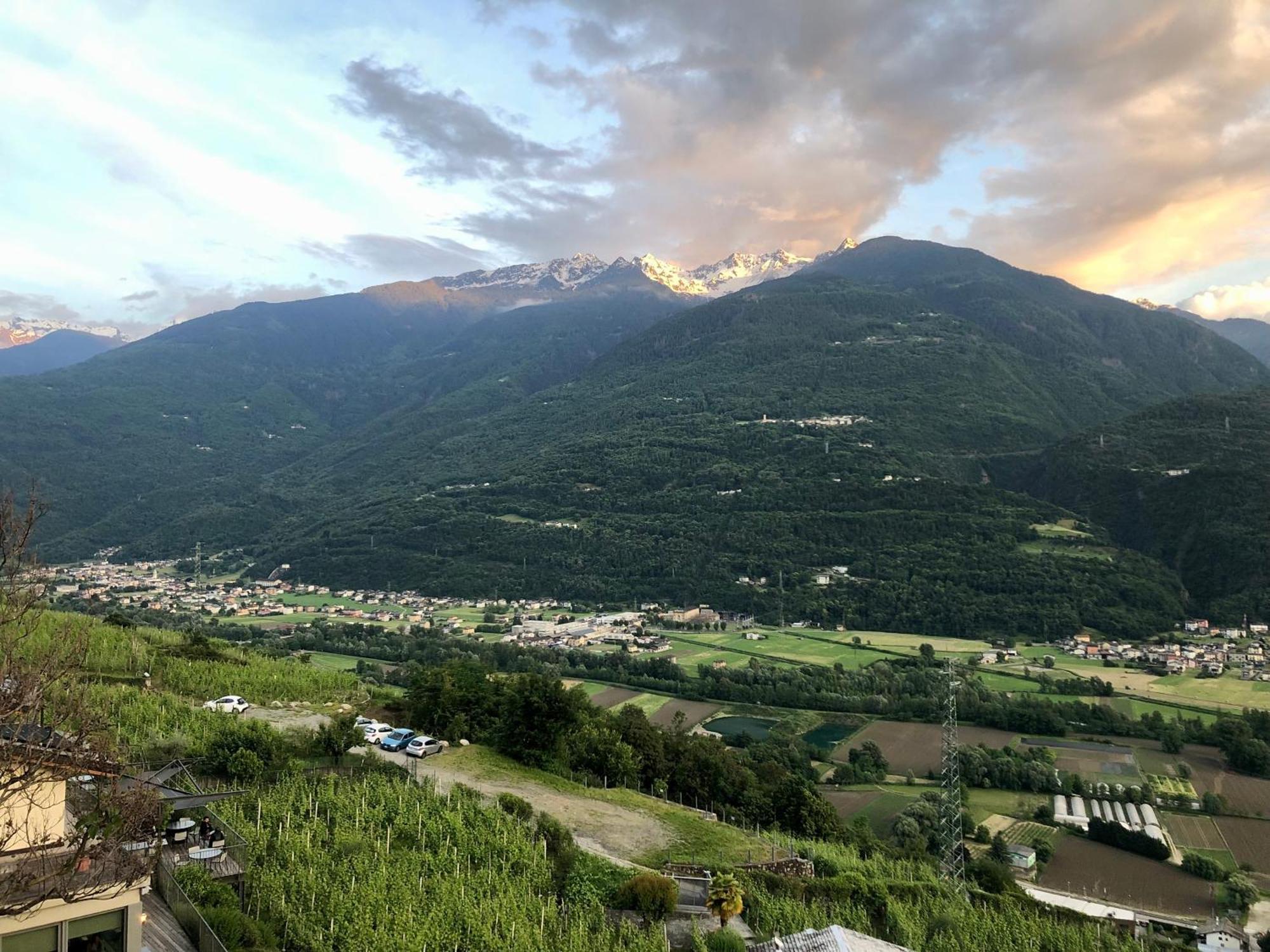 Wine Hotel Retici Balzi Poggiridenti エクステリア 写真
